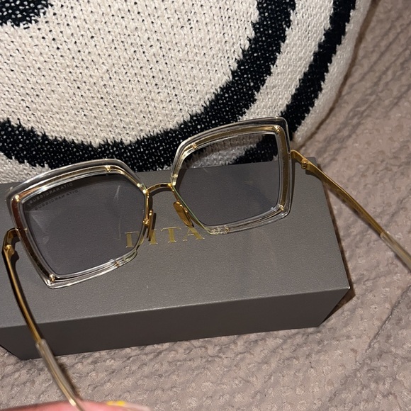 Dita Narcissus frames - Picture 4 of 5